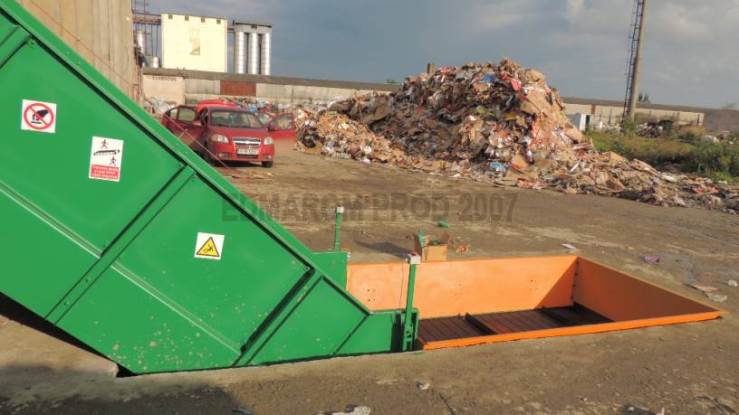 Banda transportoare deseuri
